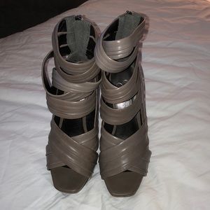 Jessica Simpson gray heels